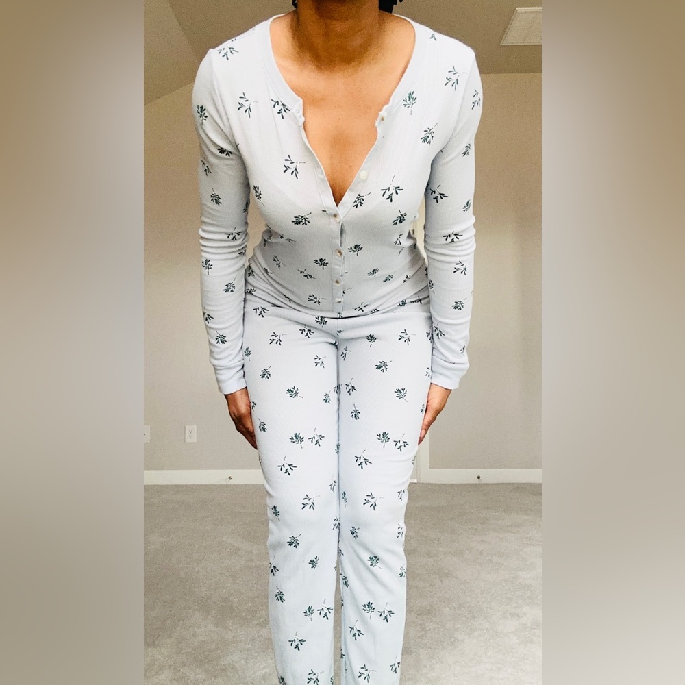 Old Navy Blue Pattern Onesis - Picture 10 of 12